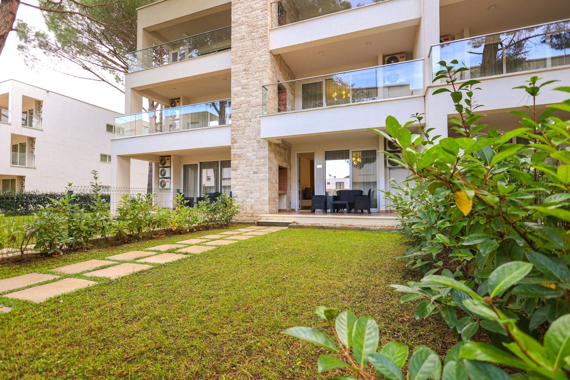 Sanpietro Vacation Apartments Durrës Esterno foto